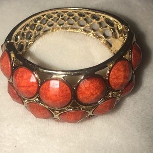 ✨ Fashion goldtone Bangle. ✨✨✨✨✨✨✨